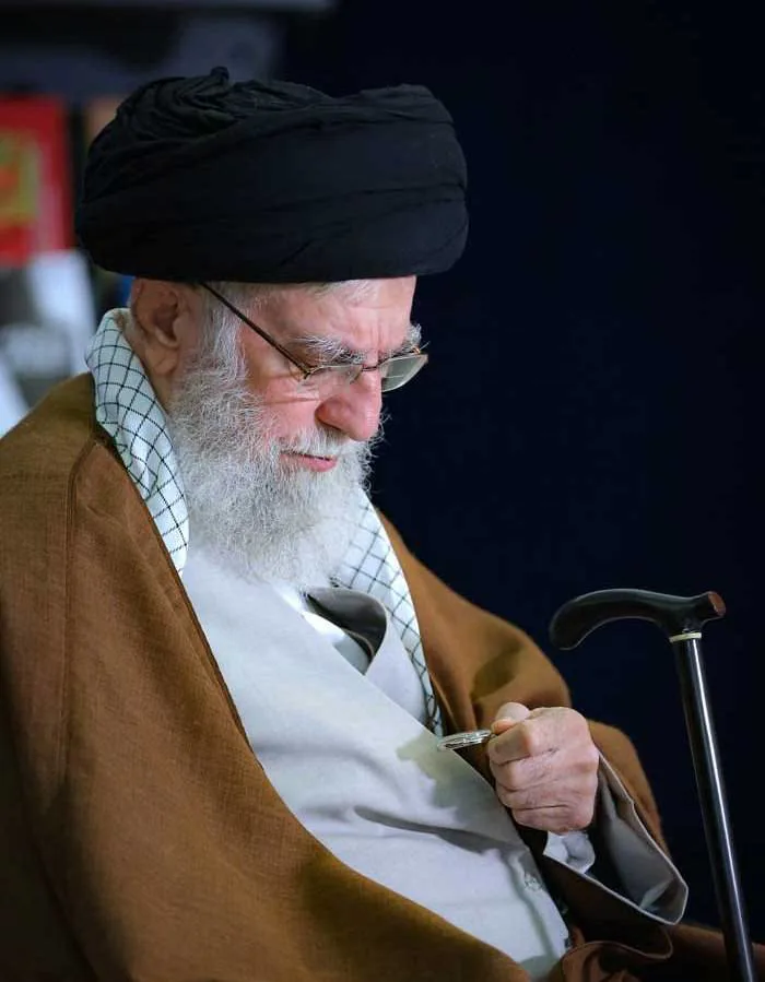 فراتر از سیاست
